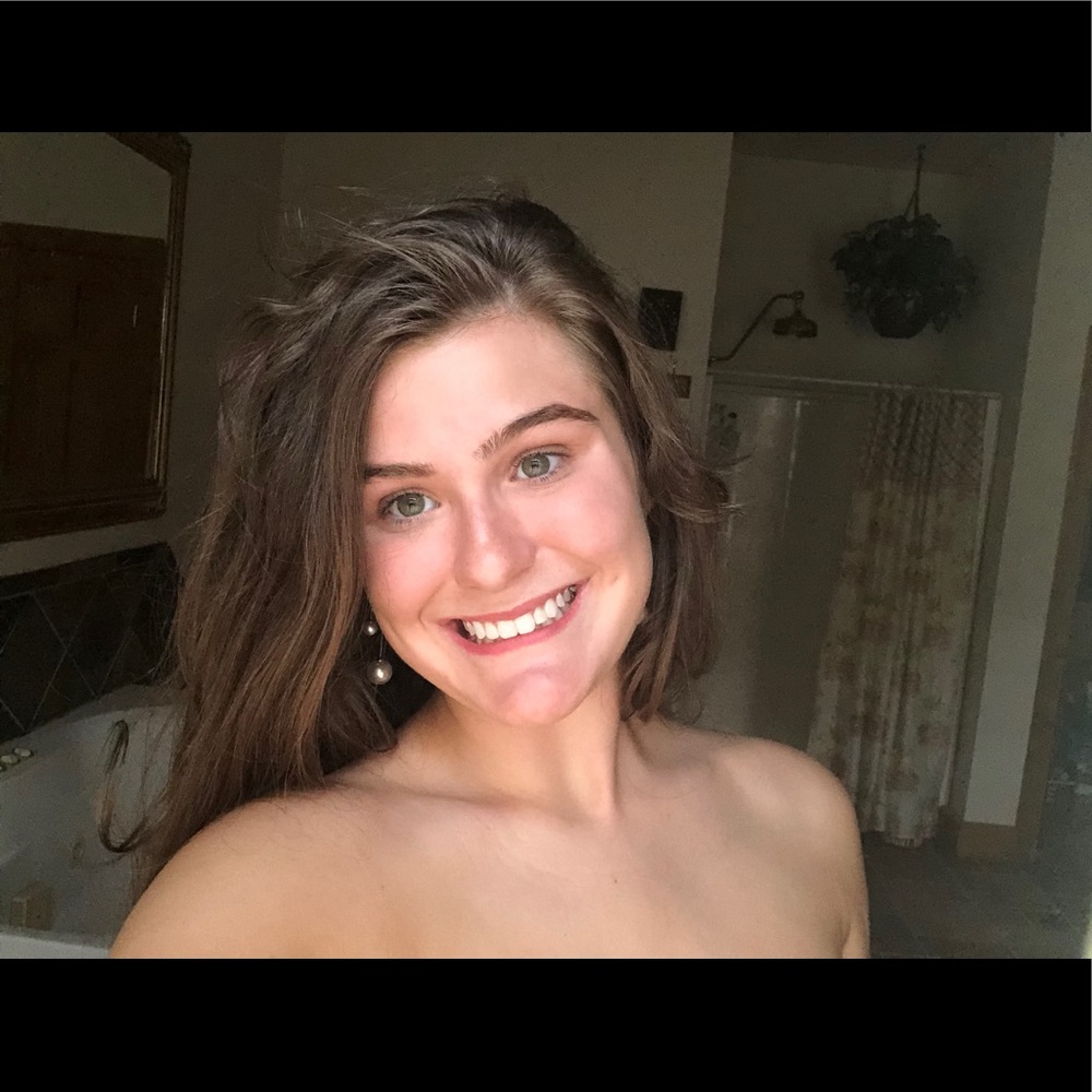 Meet your Posher, Madalyn